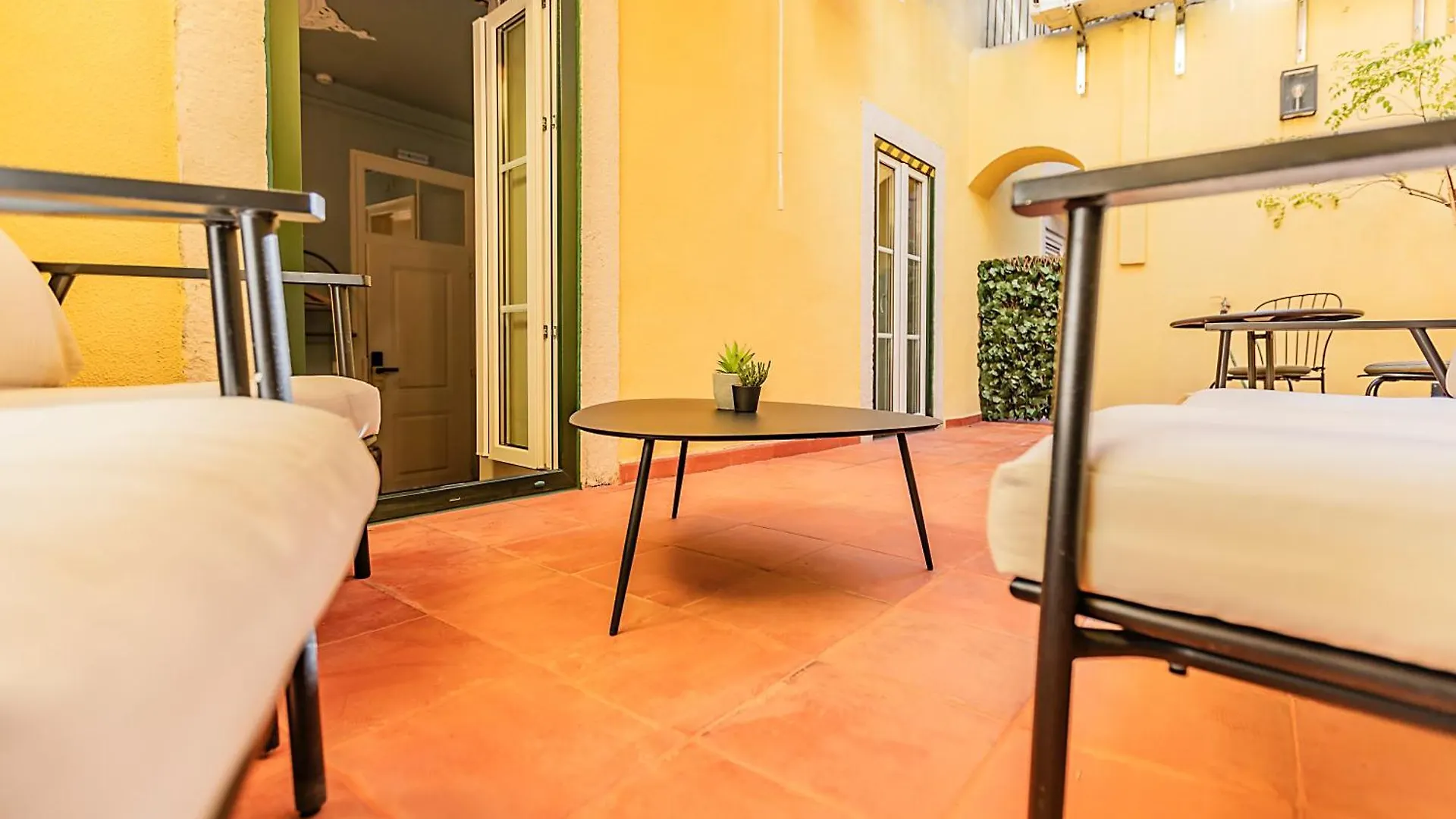 Lr Guest House Lisbon Portugal