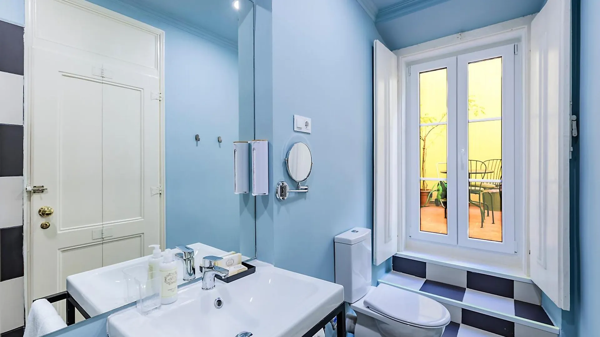 Lr Guest House Lisbon Portugal