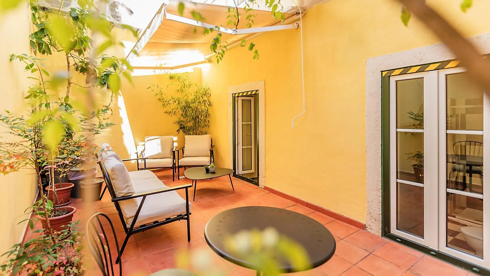 Lr Guest House Lisbon Portugal